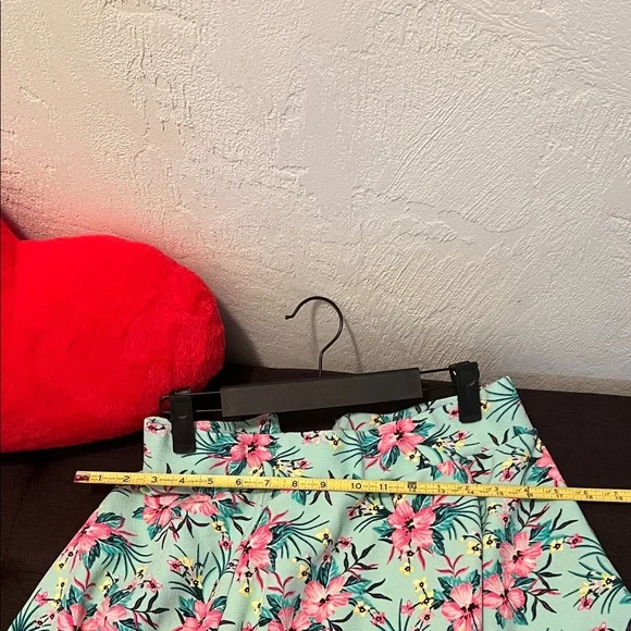 #1415=H&M Floral Skater Skirt in Pink and Green - Picture 5 of 11